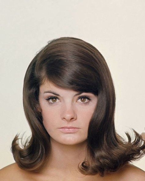 Flip hairdo that’s almost a flop. Sixties Hairstyles, Flip Hairstyle, Shoulder Length Styles, 60s Hairstyles, 1970s Hairstyles, Vintage Hairstyles Tutorial, 1960s Hair, 60s Hair, Styling Your Hair