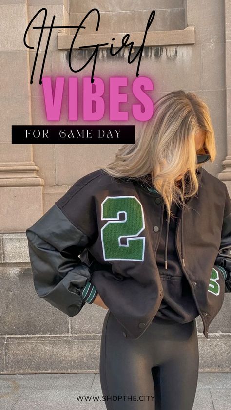 Get your game day style on point with this guide to elevated fashion. Whether you're a sports enthusiast or simply want to look cute for the big game,... Nfl Fashion Womens, Elevated Game Day Outfit, Sporty Game Day Outfit, Game Day Fashion Women, Football Game Outfits For Women Black, Cute Football Game Outfits For Women, Football Jersey Outfit Women Winter, Sports Bar Outfits For Women, Celtics Game Outfit Women