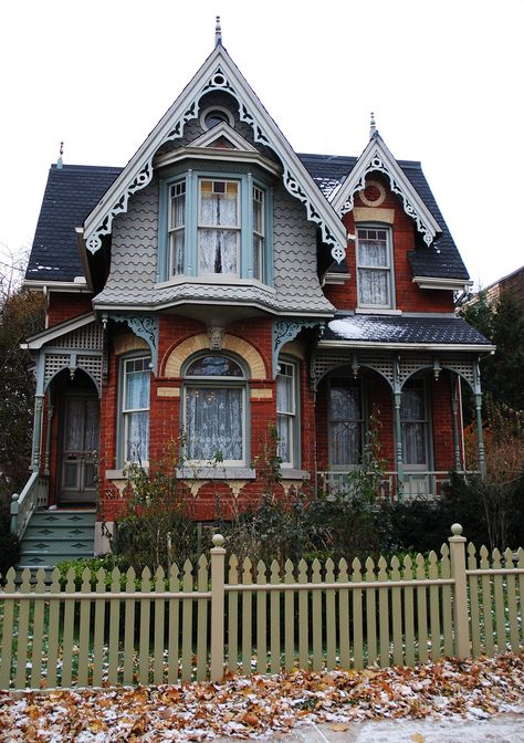 https://flic.kr/p/4abi2K | TORONTO 2007 - CABBAGETOWN, SUMACH 1866 Dr Room, Unusual Houses, Victorian Style House, Storybook Homes, Victorian Style Homes, Victorian Mansions, This Old House, Victorian Houses, Victorian Architecture