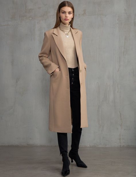 Tips in Choosing a Long Blazer - LatestBlazer.com Long Tan Jacket Outfit Women, Long Tan Blazer Outfits Women, Tan Coat Outfit Winter Classy, Long Beige Coat Outfit, Beige Coat Outfit Classy, Tan Blazer Outfits, Long Blazer Outfit, Beige Coat Outfit, Beige Coats