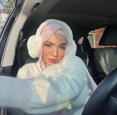 Car Shots, Winter Hijab, Turkish Hijab, Modest Winter Outfits, Urban Fashion Photography, Sport Clothing, Cafe Shop Design, Instagram Creative Ideas, Hijabi Aesthetic