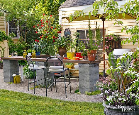 could totally diy this table Tattoo Garden, Garden Nails, Garden Furniture Design, Garden Tattoo, Concrete Block, Corner Garden, Garden Wallpaper, Budget Patio, Diy Pergola