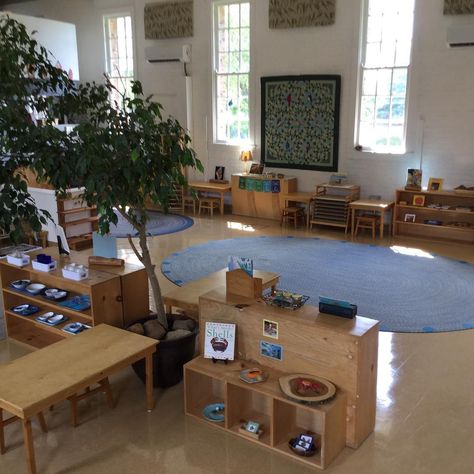 Montessori Classroom Aesthetic, Kindergarten Aesthetic Classroom, Montessori Teacher Aesthetic, Preschool Aesthetic Classroom, Waldorf School Aesthetic, Teacher Aesthetic Elementary, Early Childhood Education Aesthetic, Home School Aesthetic, Elementary School Aesthetic