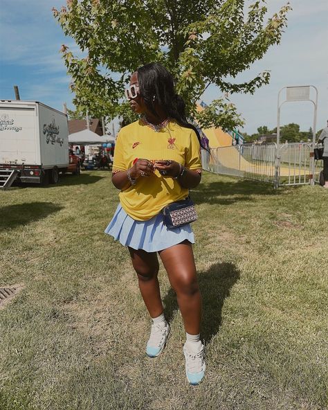 don’t be a bummer, babe ☀️💋 - - Carnival outfit, styling tennis skirt, Zara tennis skirt, tennis skirt styling inspo, stying soccer jersey #explore #carnival #summeroutfit #explorepage #zara #ltkfashion Tennis Skirt And Tshirt Outfit, Tennis Skirt Outfit Summer Street Styles, Tennis Skirt Styling, Styling Tennis Skirt, Tennis Skirt Outfit Summer, Tennis Skirt Outfit Street Style, Skirt Styling, Carnival Outfit, Skirt Outfit Summer