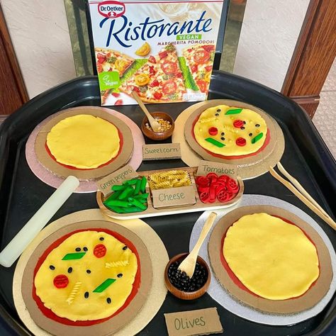 Playdough Trays, Nursery Room Ideas Childcare, Playdough Table, Summer Crafts For Toddlers, Make A Pizza, Toddler Sensory Bins, Make Your Own Pizza, Lesson Plans For Toddlers, Eyfs Activities