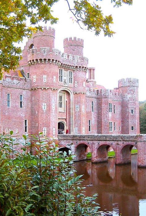 Herstmonceux - pink castle in East Sussex, England Herstmonceux Castle, England Castle, Old Castle, Pink Castle, English Castles, Castle Aesthetic, Sussex England, European Castles, Castle Ruins