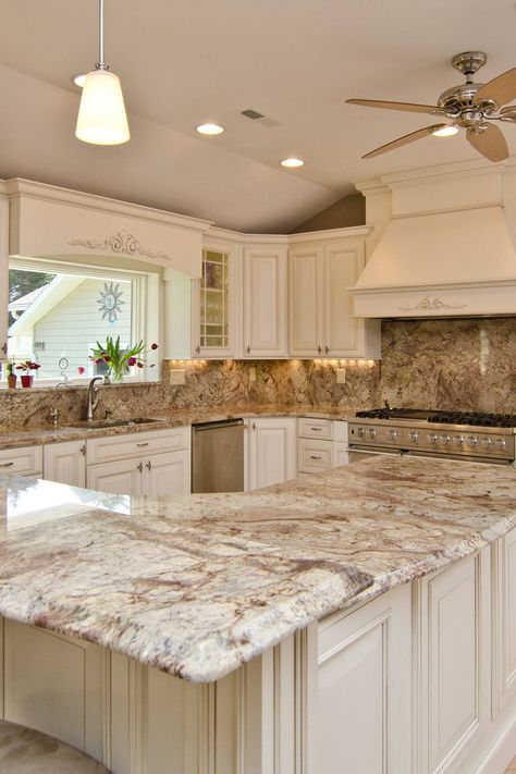 Cream Granite Countertops Kitchen, Cream Countertops Kitchen, Kitchen Granite Backsplash, Cream Cabinets Kitchen, L Shaped Kitchen Cabinets, Granite Backsplash Kitchen, Quartz Kitchen Countertops White, Ivory Kitchen Cabinets, Unique Kitchen Countertops