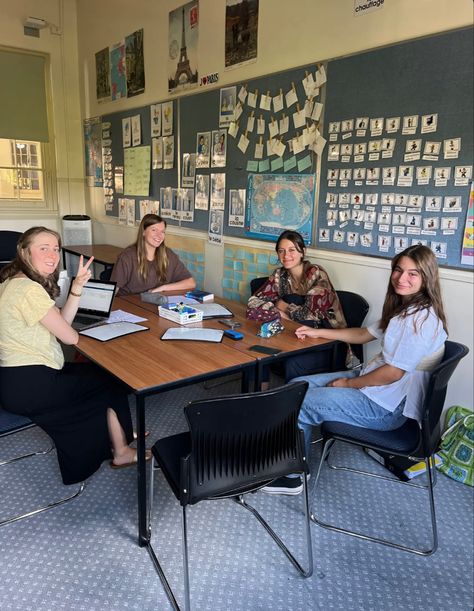 French Classroom Aesthetic, School Aesthetic Teacher, Language Class Aesthetic, Teaching Aesthetic High School, Spanish Student Aesthetic, Spanish School Aesthetic, Languages Student Aesthetic, European School Aesthetic, Spanish Teacher Aesthetic