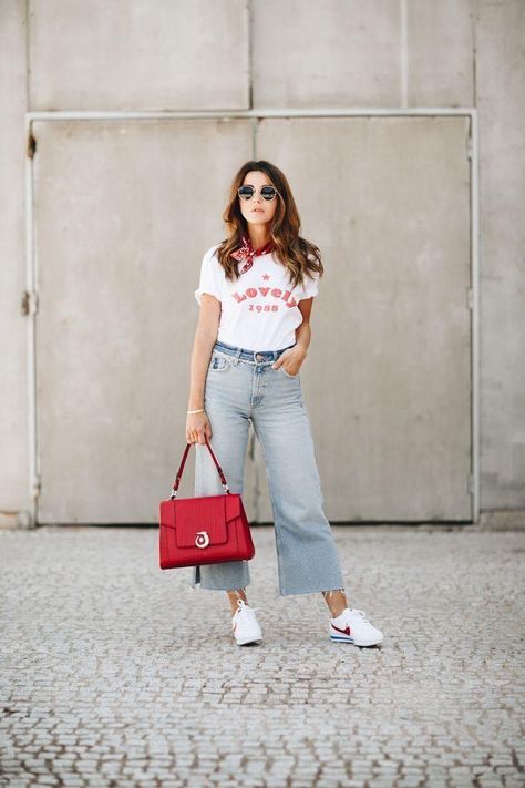 Square Pants Outfit Casual, Culottes Outfit, Culotte Jeans, Outfits Con Jeans, Style Parisienne, Casual Skirt Outfits, White Graphic Tee, Transition Outfits, Outfits 2017