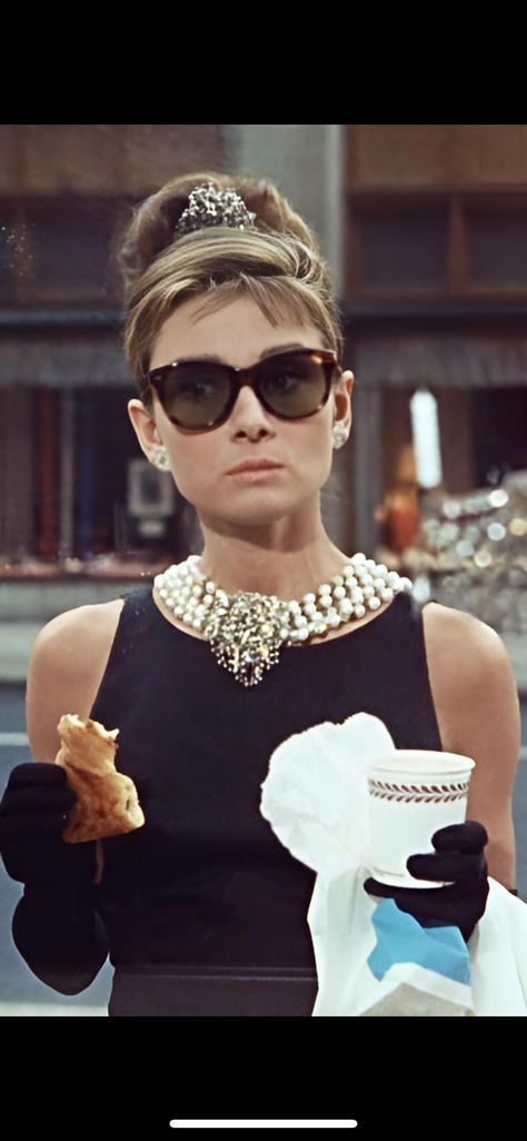 Aubrey Hepburn, Blonde Fashion, Tilda Swinton, Breakfast At Tiffanys, Eclectic Fashion, Old Hollywood Glamour, Kinds Of Shoes, Jersey City, Hollywood Glamour