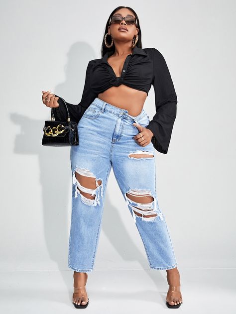 Ripped Mom Jeans Plus Size, Reap Jeans, Mom Fit Jeans, Freakum Dress, Blue Mom Jeans, Rip Mom, Ripped Mom Jeans, Curvy Model, Curvy Girl Outfits