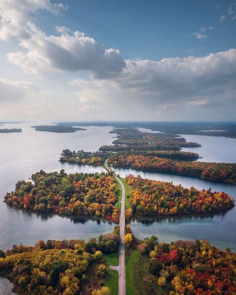 Chemin du Long Sault | Photographe : @argenel sur Instagram St Lawrence River, Canadian Things, Thousand Island, Thousand Islands, St Lawrence, Island Hopping, Make Yourself, 1 800, A Group