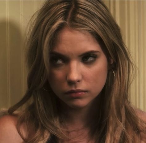 Hanna Pll, Pretty Little Liars Hanna, Pll Cast, Pll Fashion, Hanna Marin, Ashley Benson, Pretty Little Liars, Gossip Girl, Serie Tv