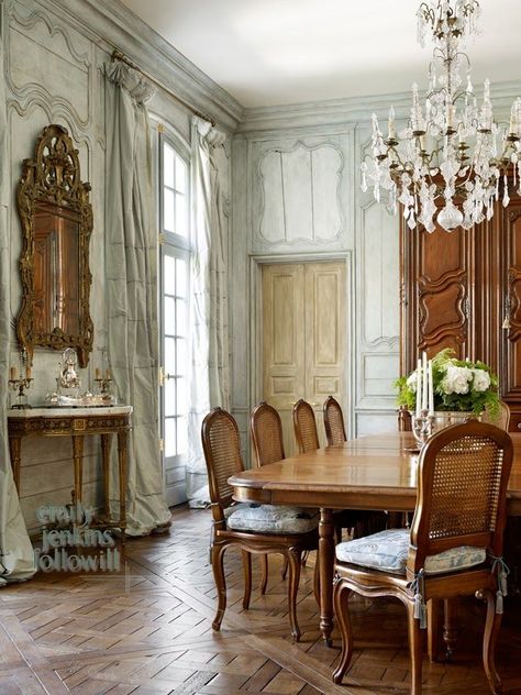 French Country Dining Rooms, Dining Room Console Table, Dining Room Victorian, French Country Dining Room, Dining Room Console, French Living Rooms, Dining Room French, French Dining Chairs, Country Dining Rooms