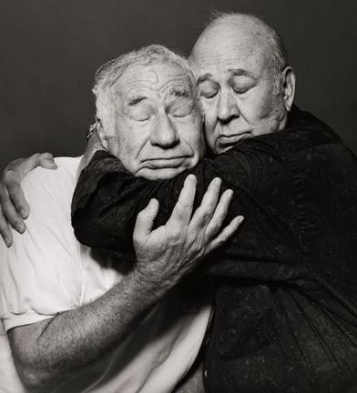 Mel Brooks and Carl Reiner, photograph by Robert Trachtenberg Men Hugging, Carl Reiner, Mel Brooks, 2000 Year, The Comedian, Eyes Closed, Photo Vintage, Ryan Gosling, Famous Faces