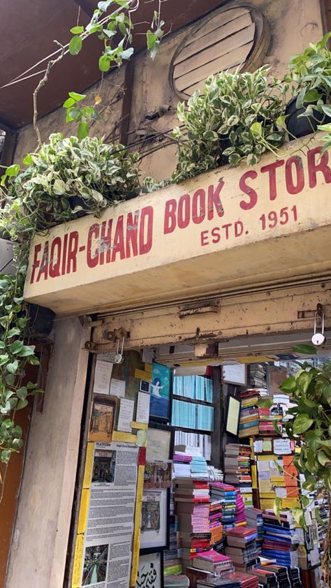 Mumbai Bookstore, Fakir Chand Book Store, Faqir Chand Bookstore, Abhi Na Jao, Khan Market, Desi Aesthetics, Book Reading Journal, Wallpaper Lyrics, Mughal Architecture