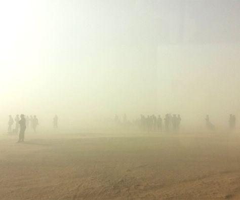 ¿Cómo ocurren las tormentas de arena? Explicamos qué son, tipos, características, las causas de las polvaredas y sus efectos, cómo protegerse de ellas, ejemplos... Tormentas de arena: definición, características y vídeos e imágenes impactantes de polvaredas o tormentas de polvo vía Cinco Noticias. Dunhuang, Rock In Rio, Country Roads, Road