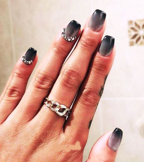 Download Simple Nails With Jewels Pictures Check more at https://benmedia.eu.org/download-simple-nails-with-jewels-pictures/ Simple Rhinestone Nails, Nails And Rhinestones, Nails With Jewels, Jeweled Picture, Black Manicure, Short French, Red Manicure, Nail Rhinestones, Pink Manicure