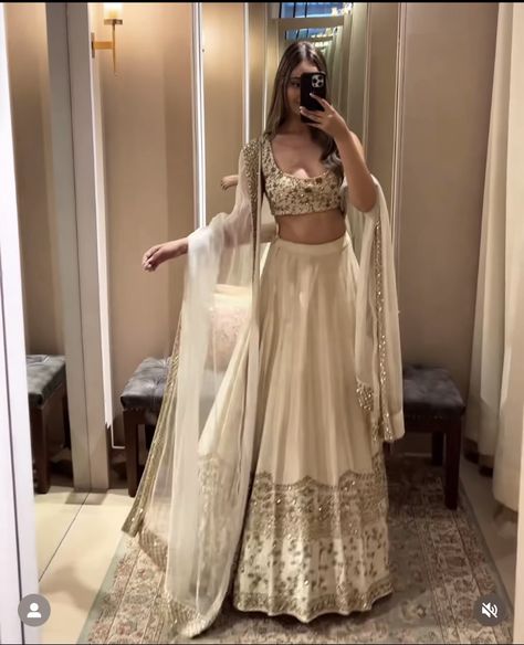 Lehenga Choli Latest Designs, White And Gold Lehenga Bridesmaid, Wedding Ethnic Wear For Women, Cream Lehenga Simple, Old Money Lehenga, Diwali Outfits Lehenga, Pretty Lehengas Aesthetic, Diwali Lehenga Ideas, Simple Lengha Design Indian Fashion