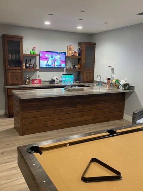 Corner Bar With Seating, L Shaped Bar Against Wall, L Shape Basement Bar, U Shaped Basement Bar, U Shaped Bar Design, L Shape Bar Ideas, Corner Basement Bar, L Shaped Bar Basement, Basement Corner Bar