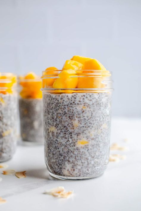 Mango Coconut Chia Pudding, Homemade Instant Oatmeal, Coconut Chia Seed Pudding, Mango Chia Pudding, Easy And Healthy Breakfast, Vanilla Chia Pudding, Chia Pudding Recipe, Coconut Chia Pudding, Pudding Flavors