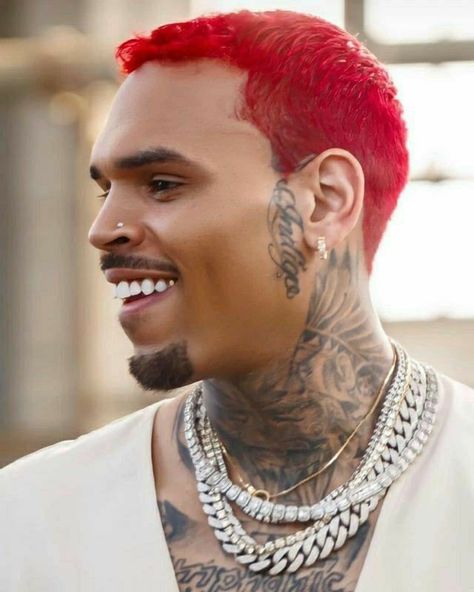 Chris brown #Chrisbrown #teambreezy #cbe streetwear rappers singers style clothes jordan fashion #breezy Chris Brown Under The Influence, Chris Brown Hair, Brown And Pink Hair, Chris Brown Photos, Chris Brown Art, Chris Brown Outfits, Chris Brown Wallpaper, Chris Brown X, Chris Brown Pictures