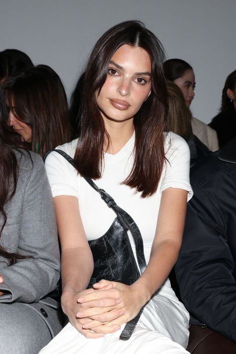 Em Ratajkowski Hair, Emily Ratajkowski Haircut, Em Rata Makeup, Emily Ratajkowski Makeup Looks, Emrata Makeup, Emily Ratajkowski Hair, Emily Rajatkowski, Emily Ratajkowski Makeup, Ratajkowski Style