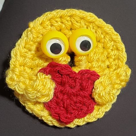 Pi Day is Here! – Mamas2Hands Googly Eye Crafts, Start Crochet, Eyes Crochet, Small Crochet Gifts, Crochet Cluster Stitch, Finger Puppet Patterns, Crochet Game, Puppet Patterns, Crochet Eyes