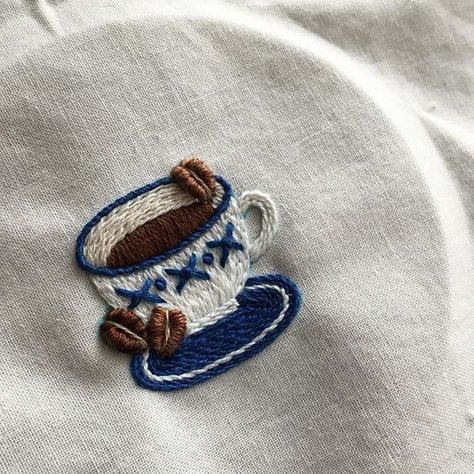 Love the coffee beans and how they pop out of the fabric ☕️ فن النسيج, Clothes Embroidery Diy, Pola Sulam, Hand Embroidery Projects, Embroidery On Clothes, Cute Embroidery, 자수 디자인, Sewing Design, Sewing Embroidery Designs