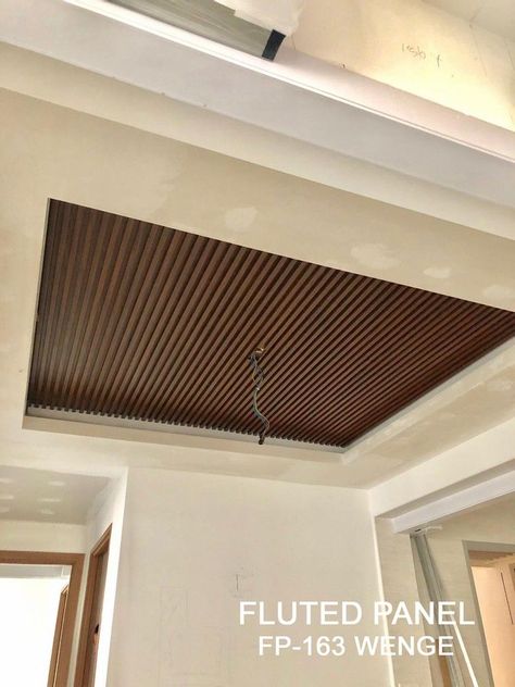 Modern Wood Beams On Ceiling, Wood Slat Ceiling, Steel Homes, Wooden Ceiling Design, Simple Ceiling Design, New Ceiling Design, Pvc Ceiling Design, Roof Ceiling, Interior Ceiling Design