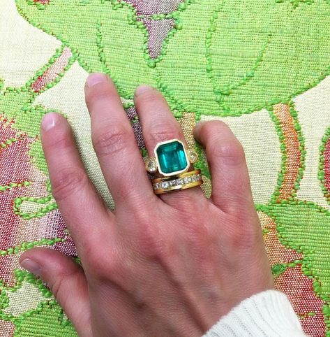 BRENT NEALE on Instagram: “This might be one of the most beautiful emeralds I’ve ever seen. This is a horrible picture of it. But you had to see it.” Brent Neale Ring, Brent Neale Jewelry, Emerald Ring Design, Beautiful Wedding Ring Sets, Brent Neale, Diamond Finger Ring, Antique Emerald Ring, Emerald Engagement Ring Green, Dream Rings