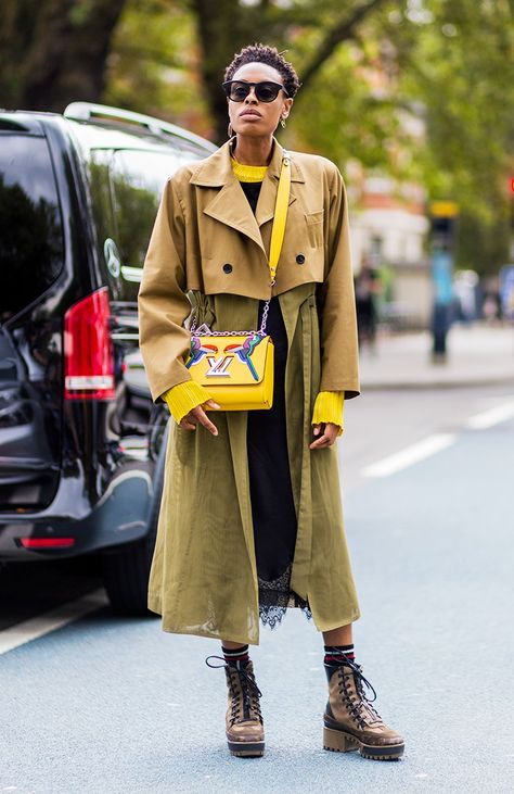 43+of+the+Most+Amazing+Street+Style+Looks+From+London+Fashion+Week+via+@WhoWhatWearUK London Fashion Weeks, London Fashion Week Street Style, Berlin Fashion, Looks Street Style, Women Street, Street Style Winter, Style Looks, Spring Street Style, Street Style Inspiration