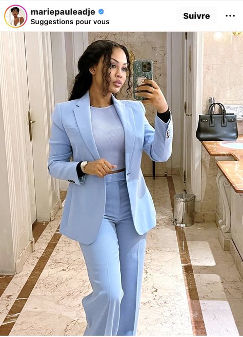 Women Suits Design, Corporate Outfit, Graduation Look, Light Blue Suit, Meeting Outfit, Fashionable Work Outfit, Business Attire Women, Professional Photos, Work Chic