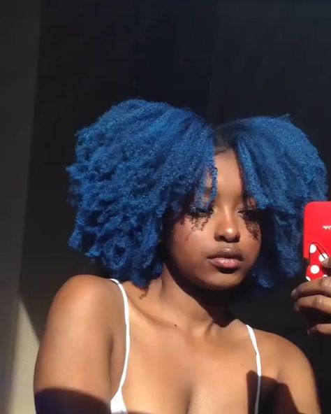 Blue Natural Hair, Dyed Curly Hair, Black Ponytail Hairstyles, Dyed Hair Inspiration, Dyed Natural Hair, Pelo Afro, Natural Hair Beauty, Pretty Hair Color, 4c Hair