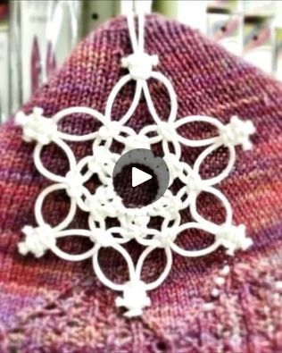 Macrame Christmas Snowflake, Macrame Snowflakes Diy, Snowflake Step By Step, Snowflake Macrame, Macrame Snowflakes, Christmas Macrame, Snow Flakes Diy, Macrame Patterns Tutorials, Adult Crafts