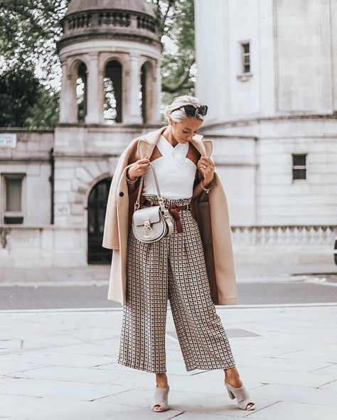 Josie // Fashion Mumblr (@josieldn) • Instagram photos and videos Chloe Tess Bag Outfit, Chloe Tess Bag, Chloe Tess, Fashion Mumblr, T Shirt Branca, Bag Outfit, Western Outfits Women, Womenswear Fashion, Hijab Outfit