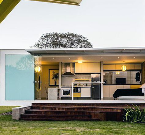 A look at the tiny but terrific Prefab House 12.20 in Brazil by architect Alex Nogueira. A 45 square meter rectangular home of metal, glass and concrete. Movable House, Tiny House Exterior, Prefab Home, Pod House, Modern Barn House, Unusual Homes, Fantasy Homes, House Exteriors, Barn Style House