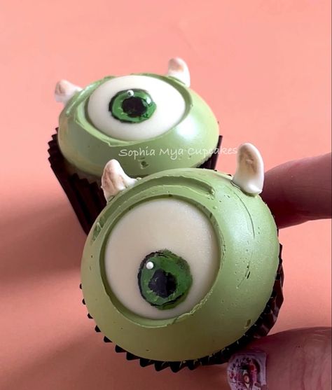 This Mike Wazowski cupcake is easy to make & is the perfect little dessert inspo. Check out my video on how to make one Movie Cupcakes, Compound Chocolate, Classic Halloween Movies, Chocolate Shortbread, Edible Favors, Mike Wazowski, Disney Cakes, Halloween Desserts, Fun Treats