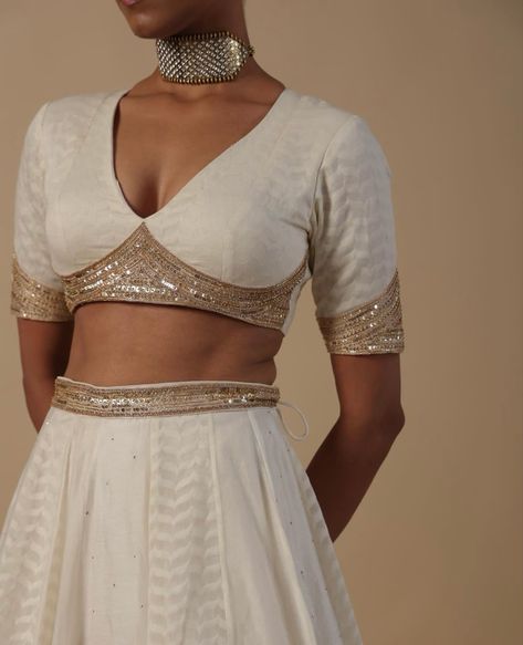 A white lehenga is a garba essential! Get more inspirations on this board. White Chaniya, White Lehenga, Casual College Outfits, Chaniya Choli, October 19, Punjabi Suits, College Outfits, Saree Blouse, Medium Hair Styles