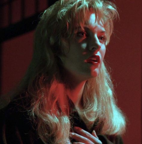 Twin Peaks Twitter Header, Twin Peaks Stills, Twin Peaks Profile Picture, Laura Palmer Icon, Twin Peaks Pfp, Laura Palmer Aesthetic, Poems About Girls, Twin Peaks Tattoo, Single White Female