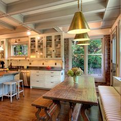 Adding Farmhouse charm - Deja Vue Designs Love the ceiling, the whole room is great. Casa Vintage, Open Living Room, Kitchen Farmhouse, Kitchen Nook, Traditional Kitchen, White Cabinets, Design Case, Beautiful Kitchens, Home Fashion