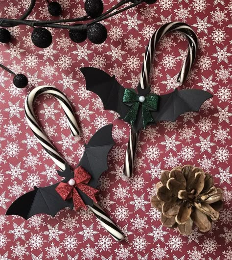 Oreo Candy, Black Christmas Decorations, Scary Christmas, Christmas Horror, Gothic Christmas, Creepy Christmas, Dark Christmas, Gothic Gifts, Christmas Town