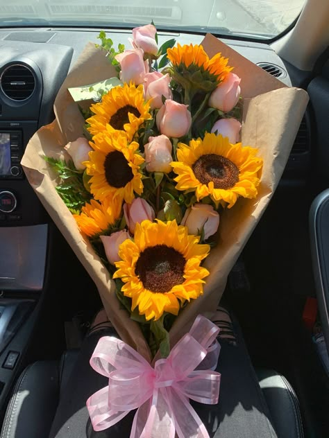 Sunflowers And Roses, Sunflower Arrangements, Luxury Flower Bouquets, Boquette Flowers, Sunflower Bouquets, Flowers Bouquet Gift, Flower Arrangements Diy, Flower Therapy, Beautiful Bouquet Of Flowers