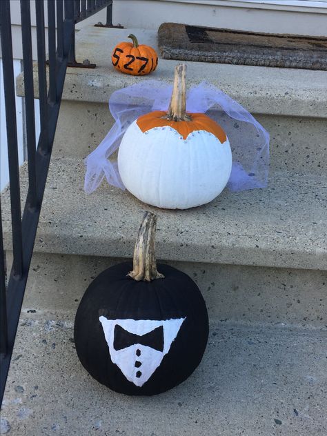 Bride and groom pumpkin Couples Painted Pumpkins, Pumpkin Painting Ideas For Couples, Bride Pumpkin Painting, Bride And Groom Pumpkins, Pumpkin Painting Ideas Couples, Wedding Pumpkins Carving, Mr Mrs Pumpkins, Couple Pumpkin Painting Ideas, Wedding Pumpkin Carving