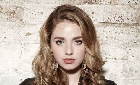 Freya Mavor Freya Mavor, Natural Ash Blonde, Uk Makeup, Skins Mini, Scottish Independence, White Hair Color, Skins Uk, Ash Blonde Hair, Ginger Girls