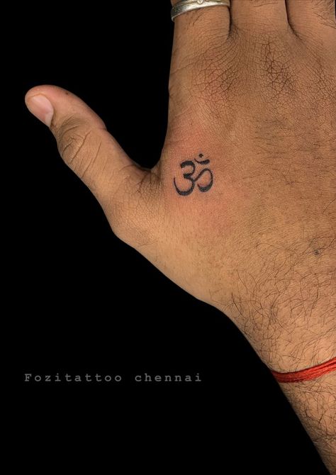 Om Tattoo Om Tattoo Hand, Aum Tattoo, Tattoo Klein, Thumb Tattoos, Om Tattoo Design, Om Tattoo, Tattoo Life, Life Tattoos, Inspirational Tattoos