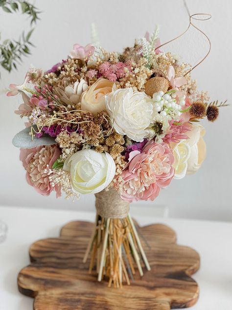 Dried Flower Wedding Bouquet Spring, Rustic Bridal Bouquet Dried Flowers, Rustic Dried Flower Bouquet, Blush Dried Flower Bouquet, Neutral Dried Flower Bouquet, Wedding Accessories For Bride, Wrist Flowers, Boho Wedding Flowers, Flower Installation