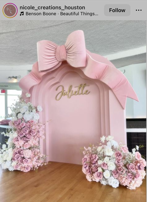 Bow Backdrop Ideas, Giant Bow Backdrop, Bow Birthday Party Ideas, Bow Backdrop, Coquette Theme, Giant Bow, Decoration Event, Rapunzel Party, Bow Baby Shower