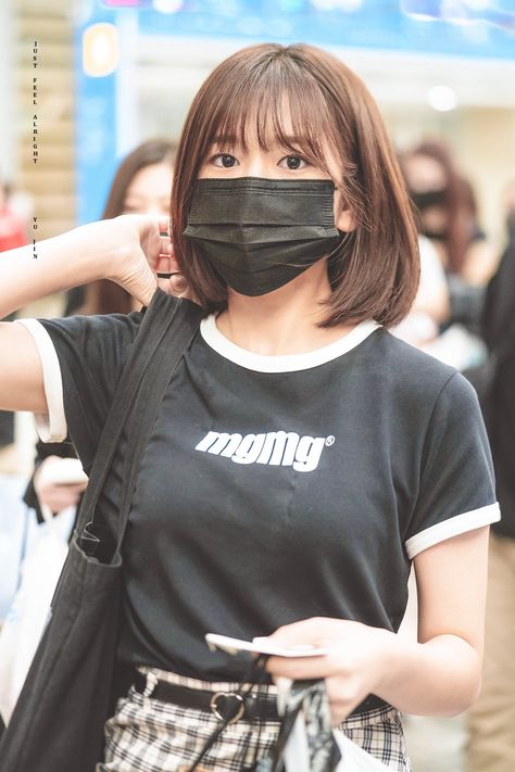 K Drama Hair, Girls Shoulder Length Haircut, Short Hair 2023, Izone Yujin, Haircuts For Long Hair With Layers, Short Dark Hair, Korean Short Hair, Ahn Yujin, Shot Hair Styles