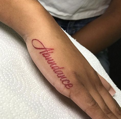 Side Palm Tattoo, Word Tattoos On Hand, Beautiful Spine Tattoos, Name Tattoo On Hand, Small Dope Tattoos, Side Hand Tattoos, Spine Tattoo Ideas, Small Chest Tattoos, Full Tattoo